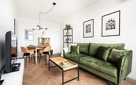 Saska Kępa 2-Bedroom Apartment